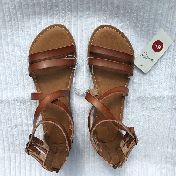 NWT – Universal Thread Brown Strappy Sandals. Size 6.5 - Picture 4 of 8